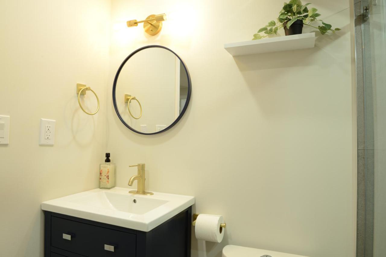Spacious 2-Bed-Room Near Yonge & Major Mackenzie Richmond Hill Zewnętrze zdjęcie