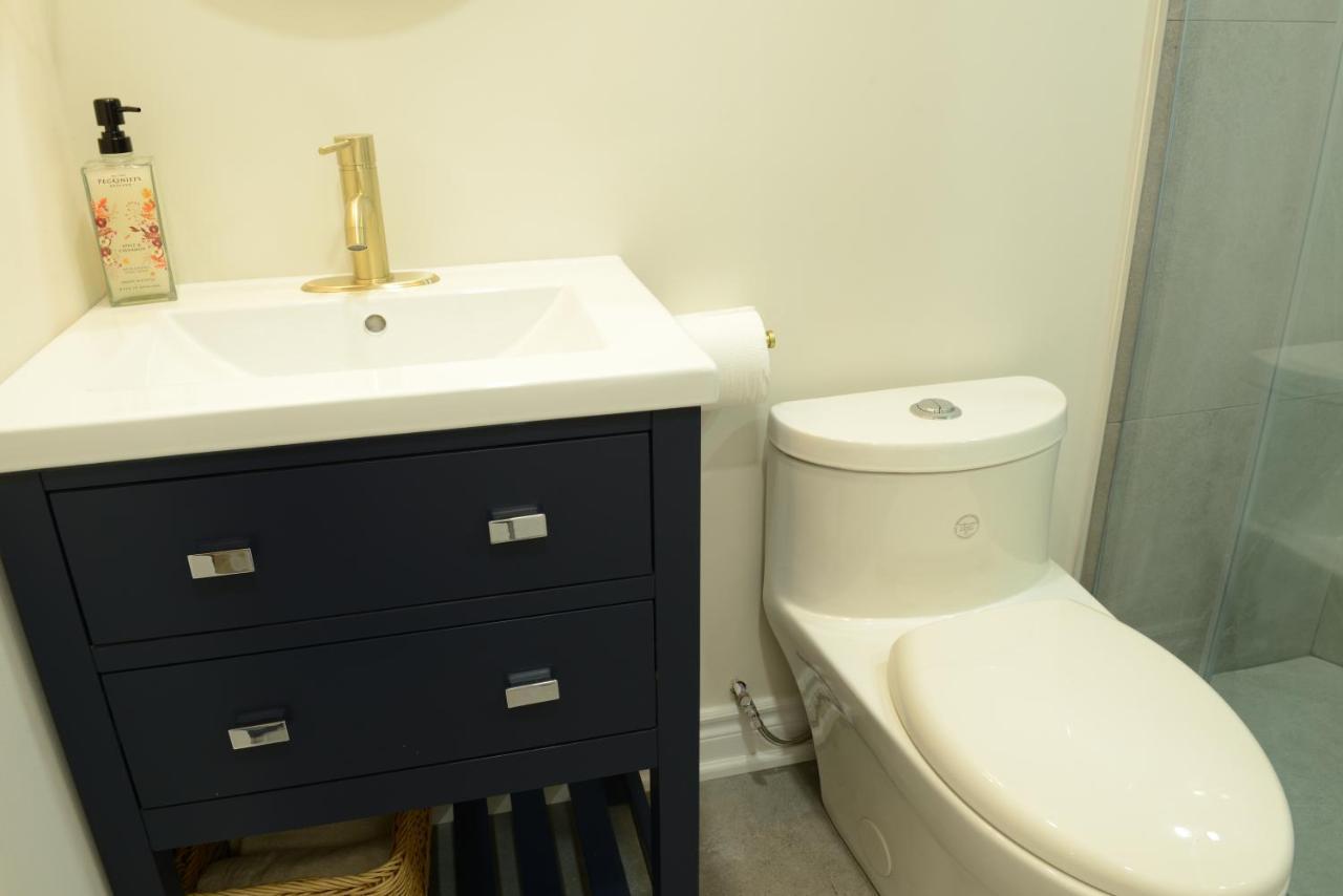 Spacious 2-Bed-Room Near Yonge & Major Mackenzie Richmond Hill Zewnętrze zdjęcie