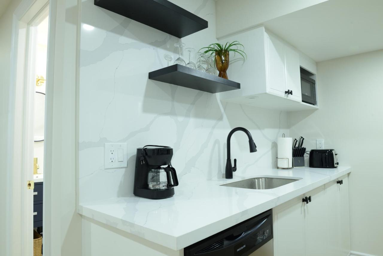 Spacious 2-Bed-Room Near Yonge & Major Mackenzie Richmond Hill Zewnętrze zdjęcie
