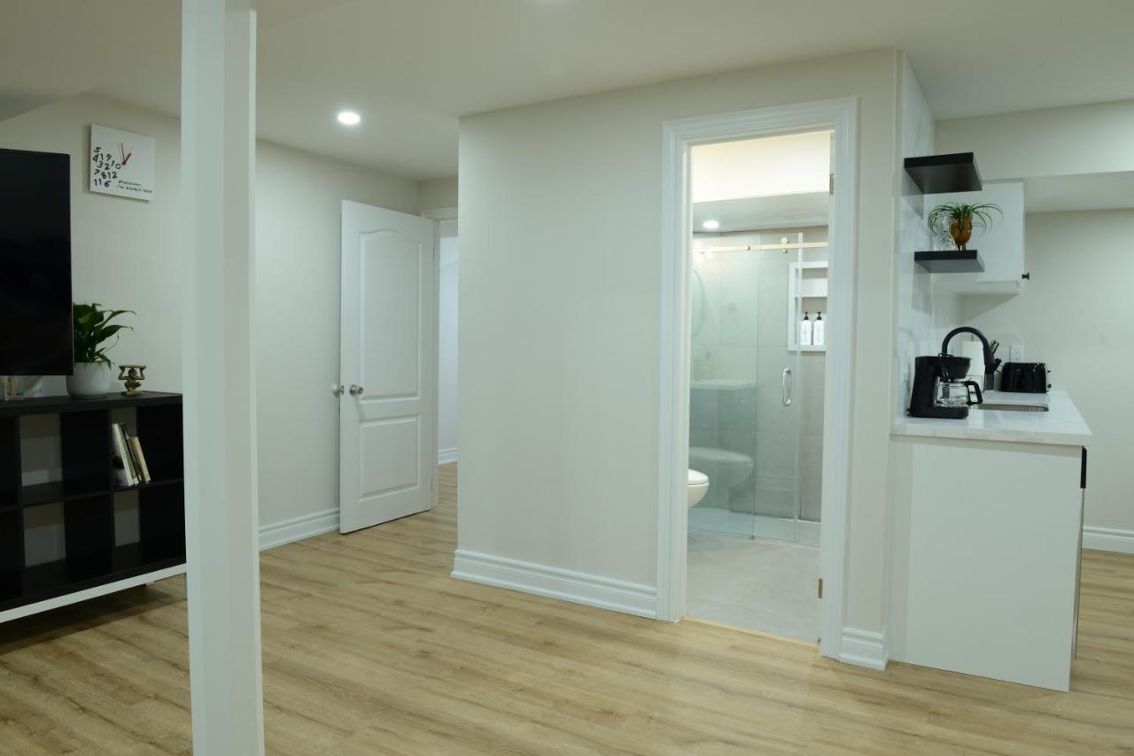 Spacious 2-Bed-Room Near Yonge & Major Mackenzie Richmond Hill Zewnętrze zdjęcie
