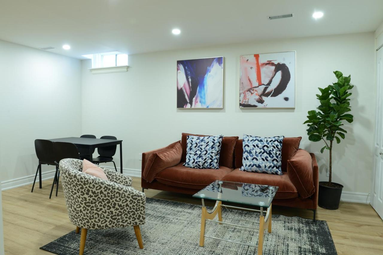 Spacious 2-Bed-Room Near Yonge & Major Mackenzie Richmond Hill Zewnętrze zdjęcie
