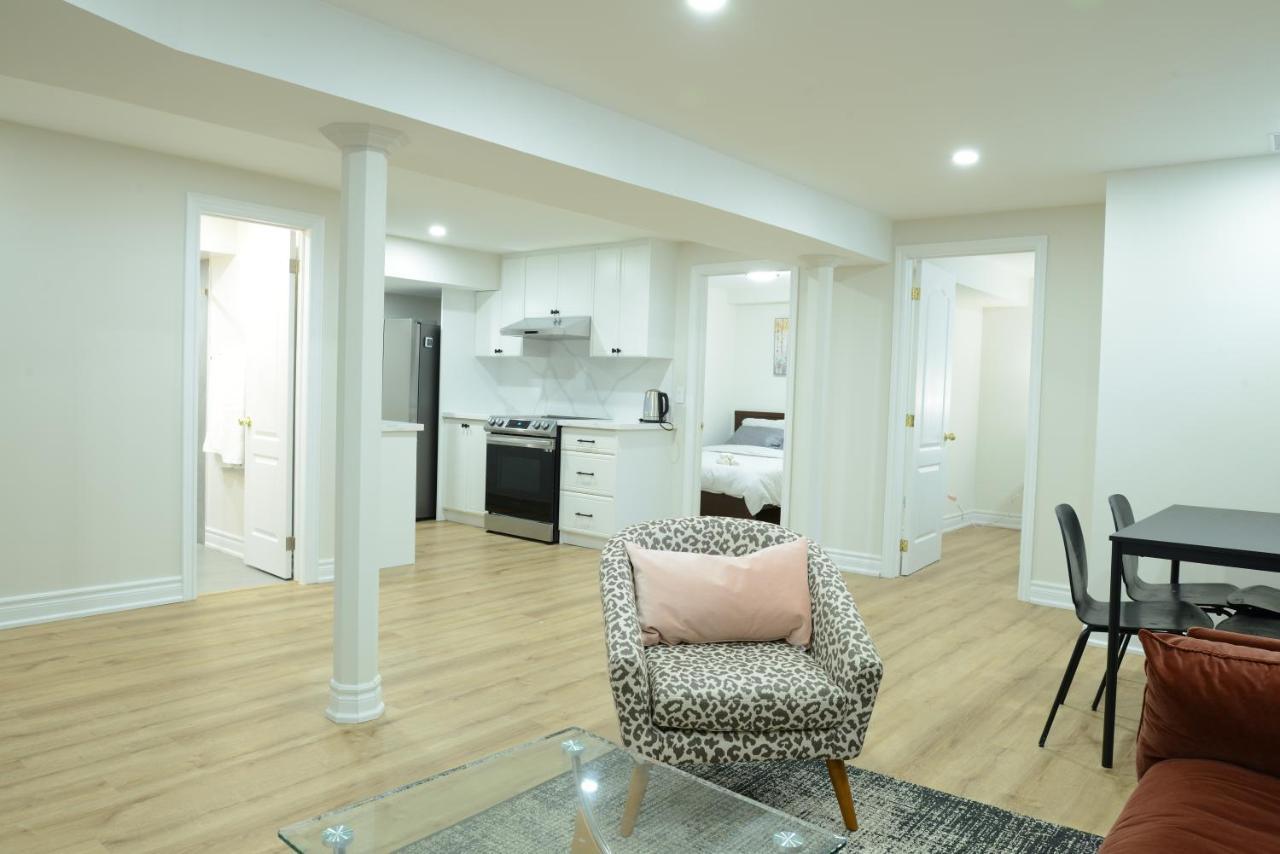 Spacious 2-Bed-Room Near Yonge & Major Mackenzie Richmond Hill Zewnętrze zdjęcie