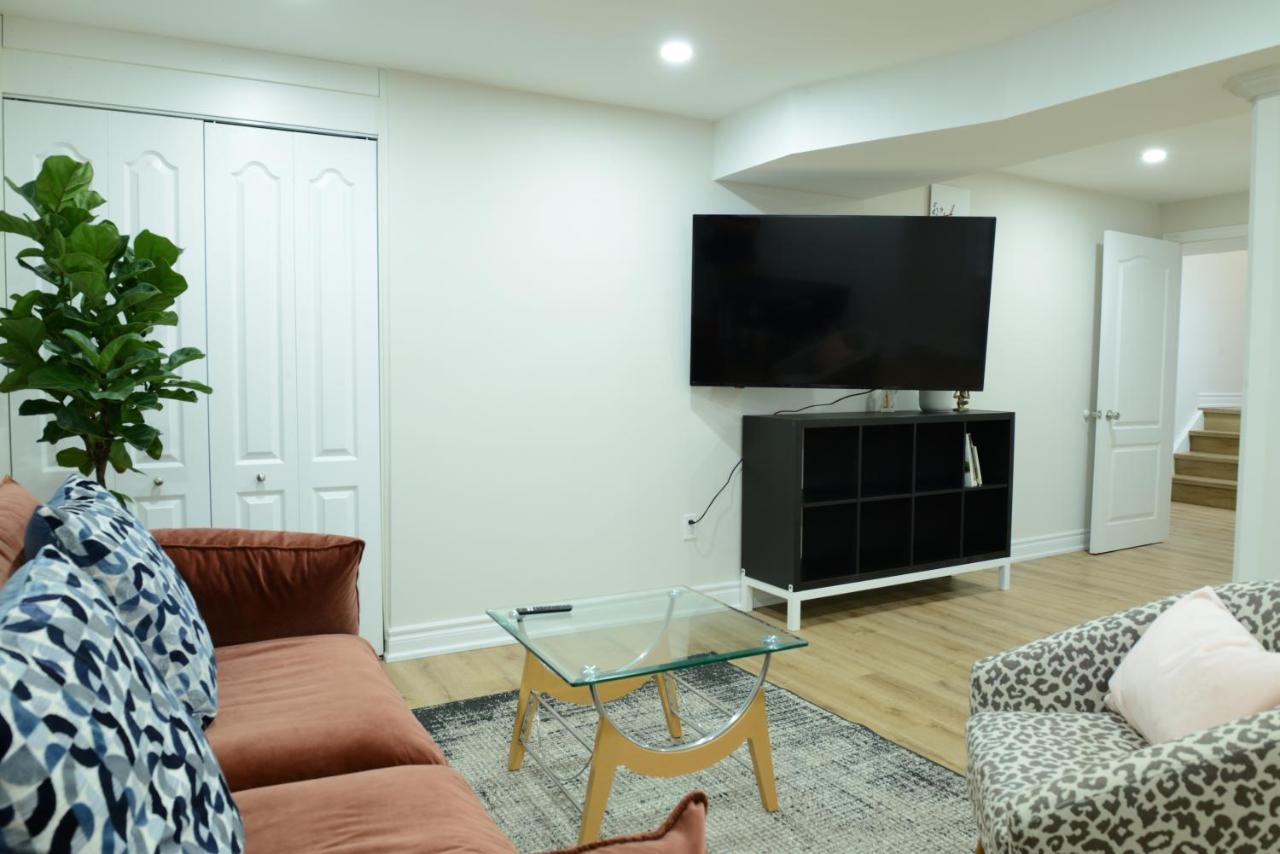 Spacious 2-Bed-Room Near Yonge & Major Mackenzie Richmond Hill Zewnętrze zdjęcie
