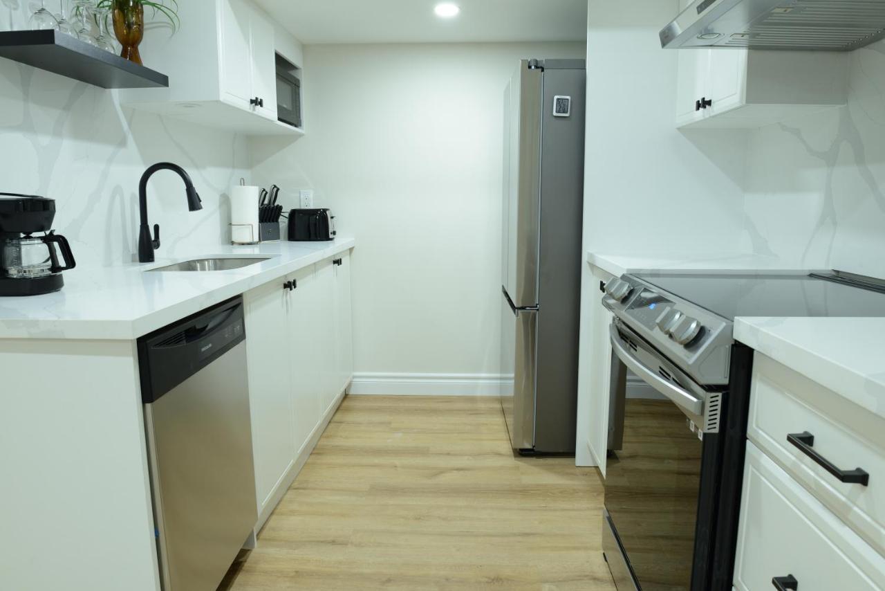 Spacious 2-Bed-Room Near Yonge & Major Mackenzie Richmond Hill Zewnętrze zdjęcie