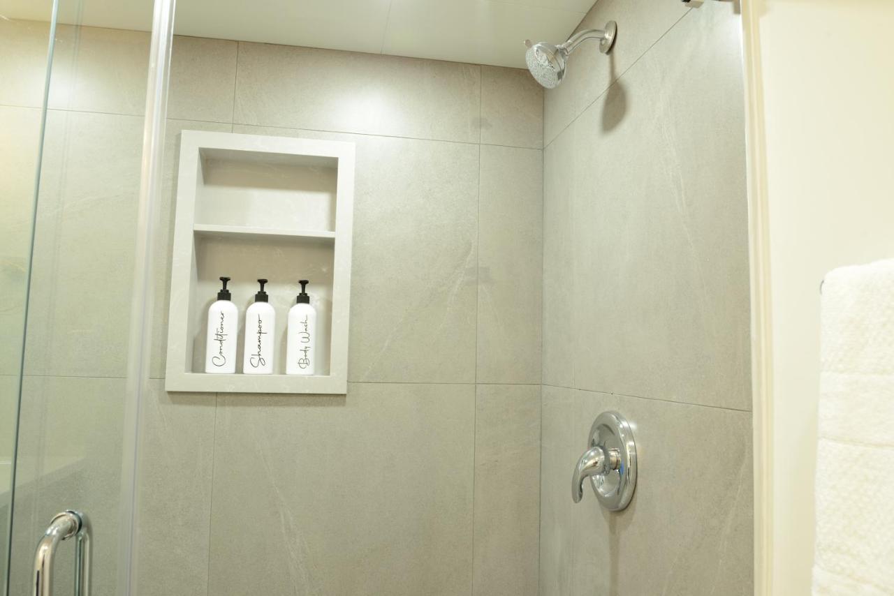 Spacious 2-Bed-Room Near Yonge & Major Mackenzie Richmond Hill Zewnętrze zdjęcie