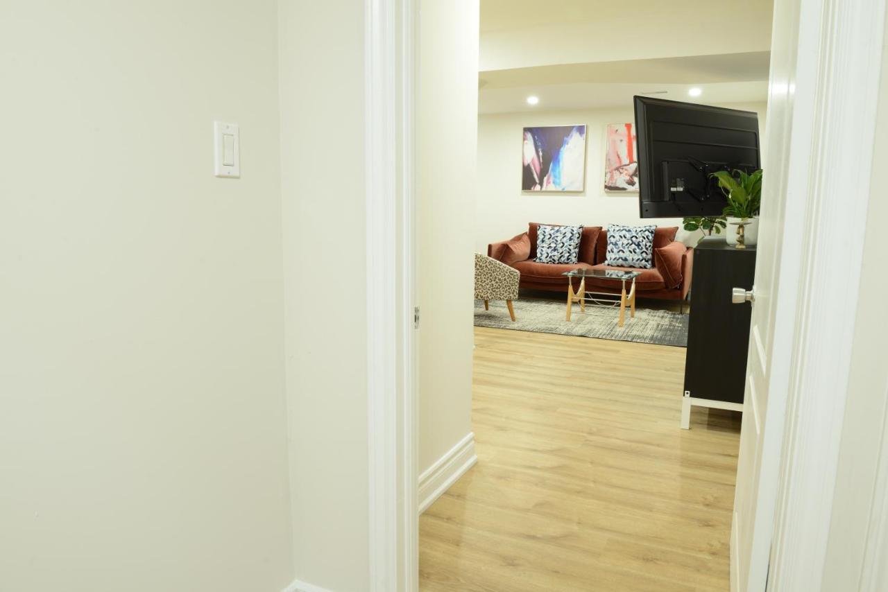 Spacious 2-Bed-Room Near Yonge & Major Mackenzie Richmond Hill Zewnętrze zdjęcie