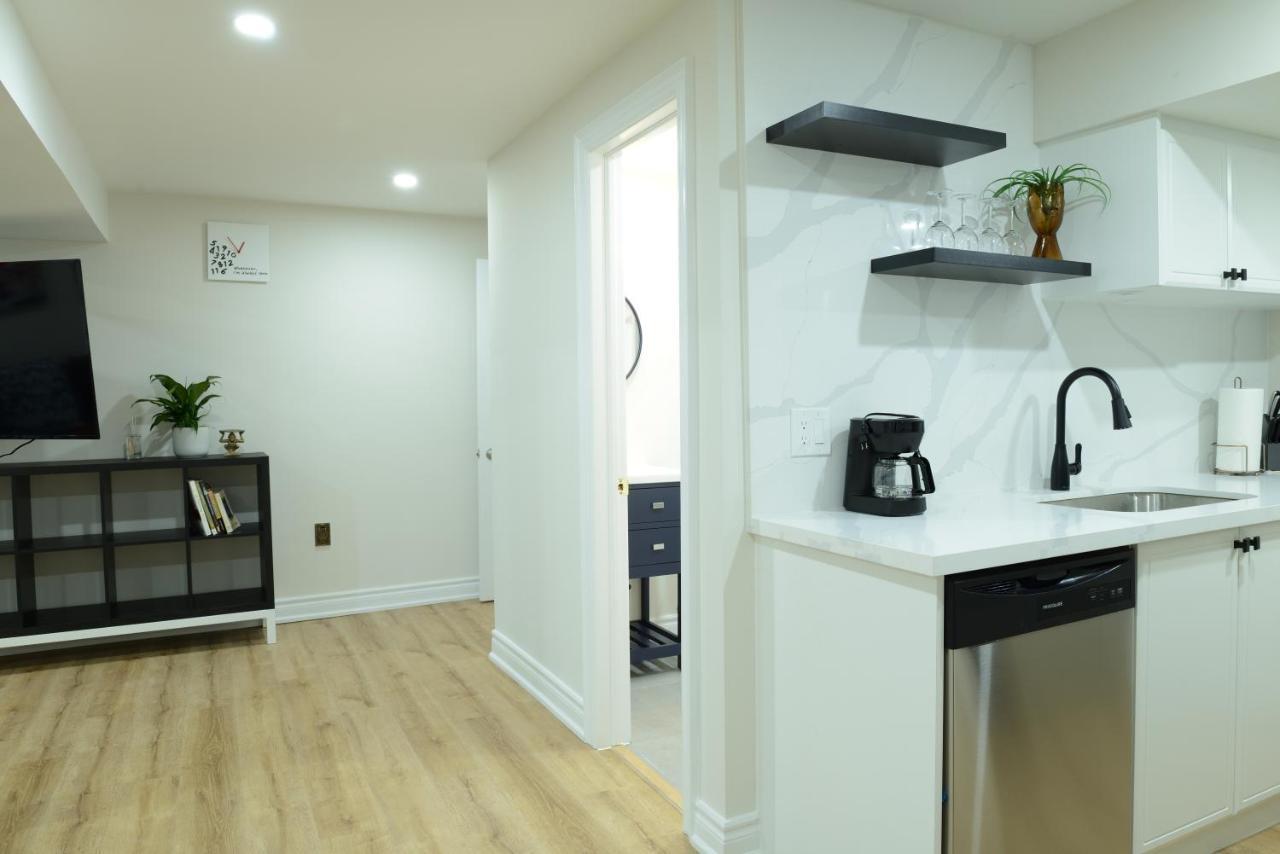 Spacious 2-Bed-Room Near Yonge & Major Mackenzie Richmond Hill Zewnętrze zdjęcie