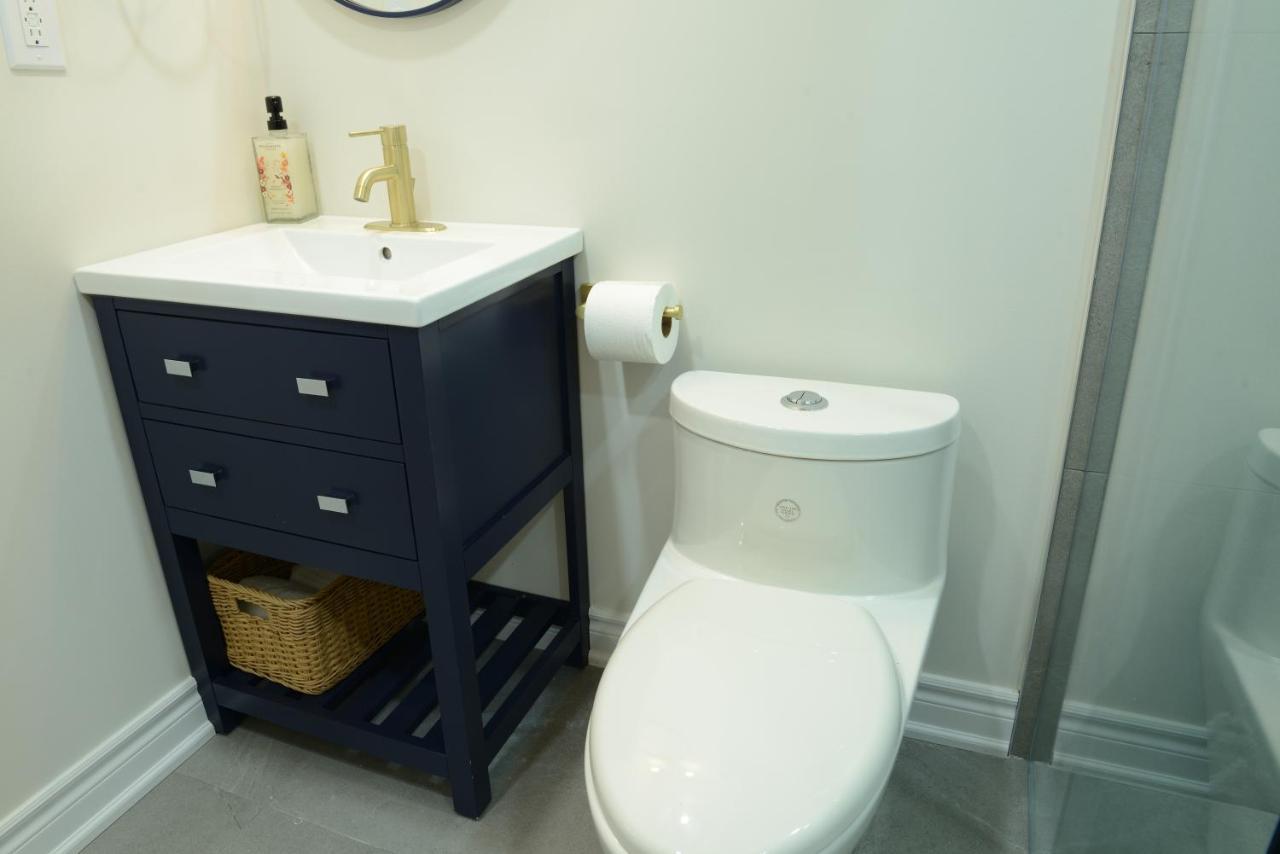 Spacious 2-Bed-Room Near Yonge & Major Mackenzie Richmond Hill Zewnętrze zdjęcie