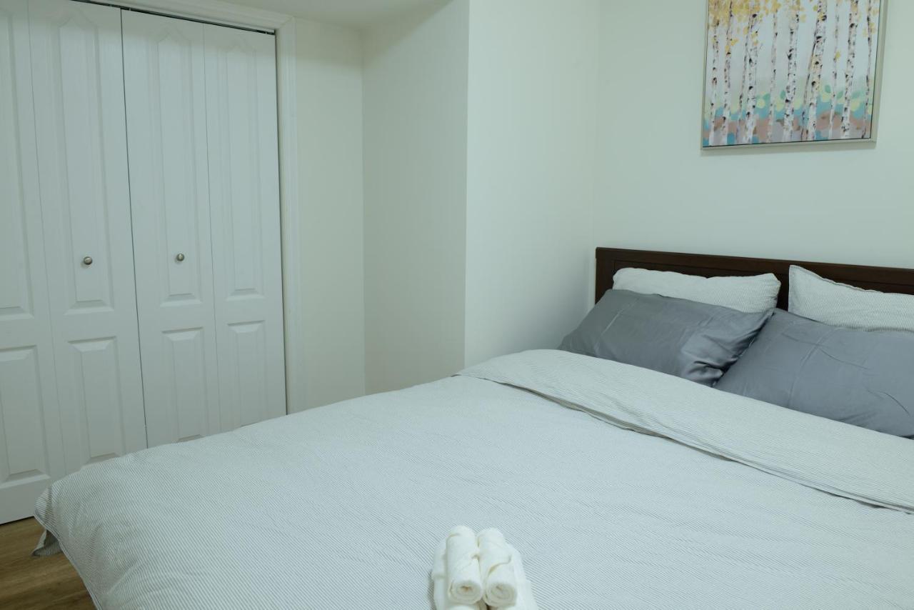 Spacious 2-Bed-Room Near Yonge & Major Mackenzie Richmond Hill Zewnętrze zdjęcie